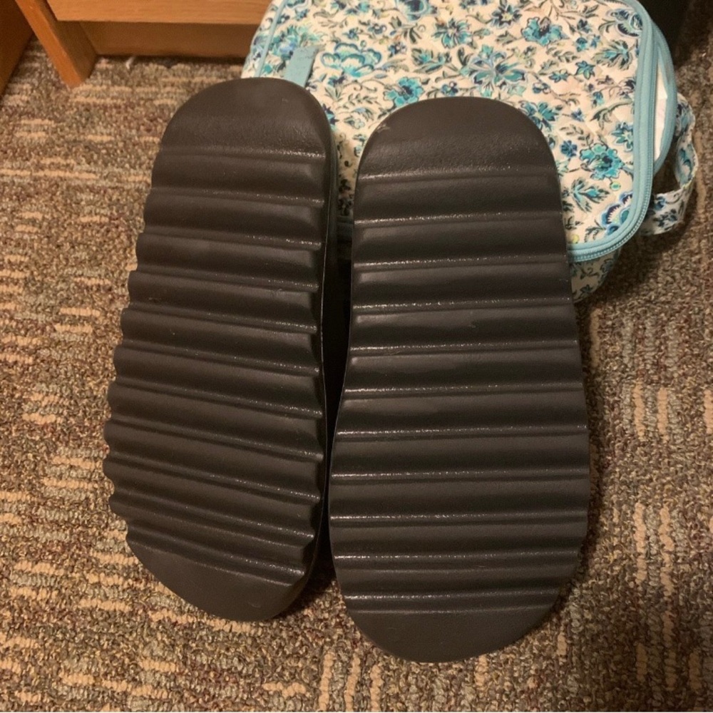Yeezy slides onyx